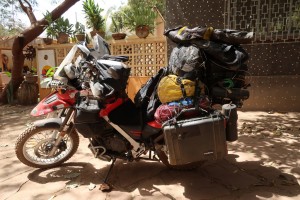 motorcycle-bmwgs650-fully-packed (1)
